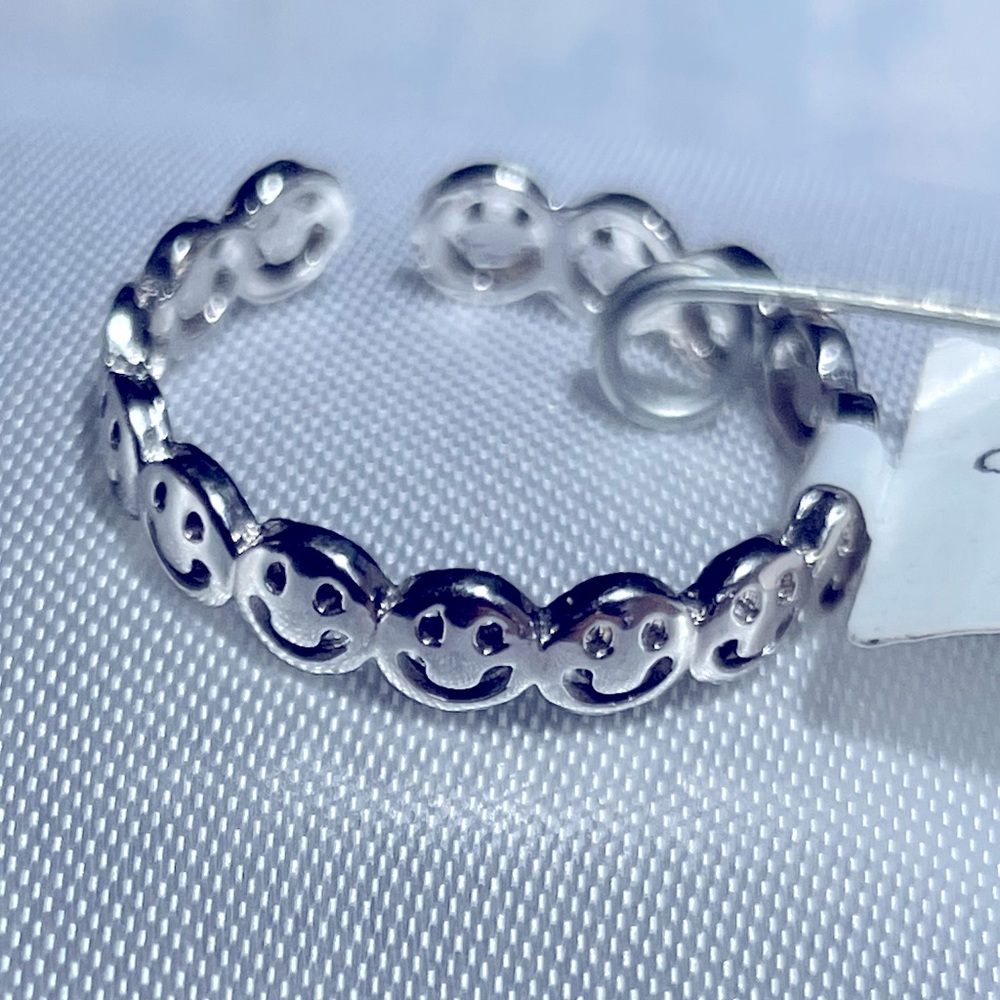 Happy face ring